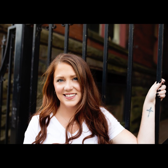 Meet your Posher, Michelle - Picture 1 of 1